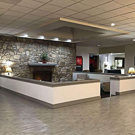 Ramada By Wyndham Clarion Hotel Exterior foto