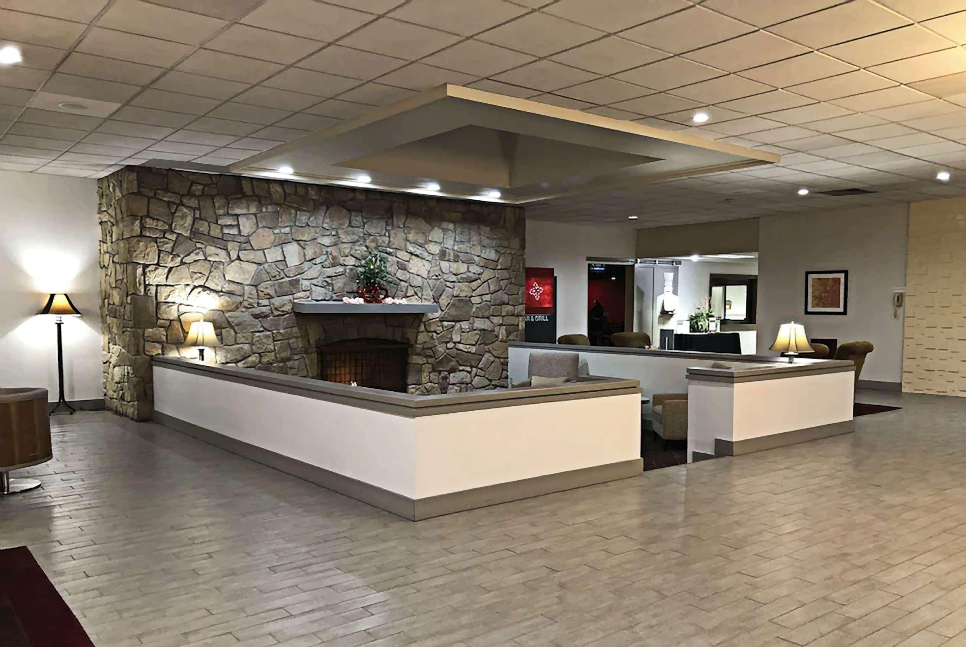 Ramada By Wyndham Clarion Hotel Exterior foto